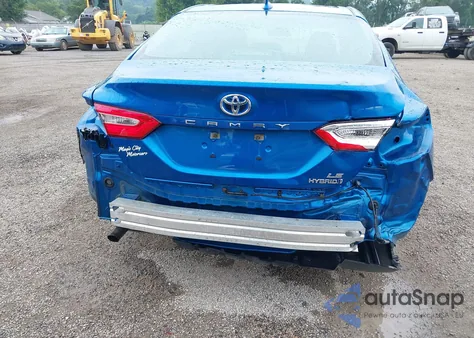 2020 Toyota Camry Le Hybrid z USA, uszkodzony, nr VIN 4T1C31AK7LU015999